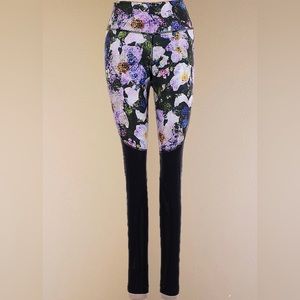 Nike Floral Accent Leggings